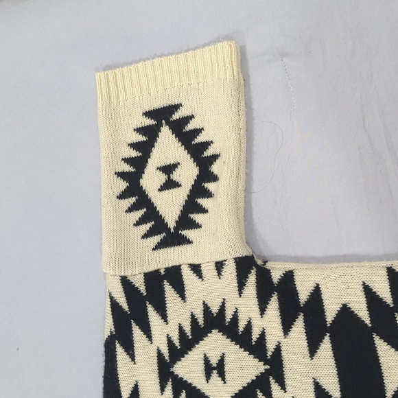 36 Point 5 Women's Size Medium Quarter Sleeve Cardigan Tribal Print - Picture 9 of 9